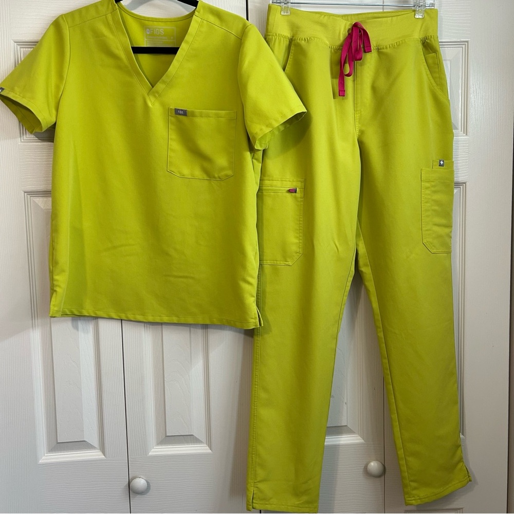 FIGS - Scrub SET- Limeade - Catarina Top (Medium) - Yola High Waisted (Med/Tall)